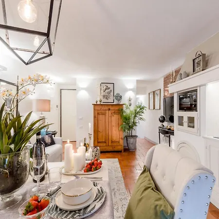 Apartman With Square Views *