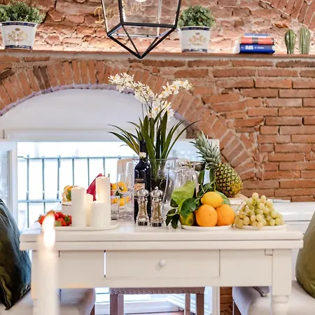 Apartman With Square Views Lucca