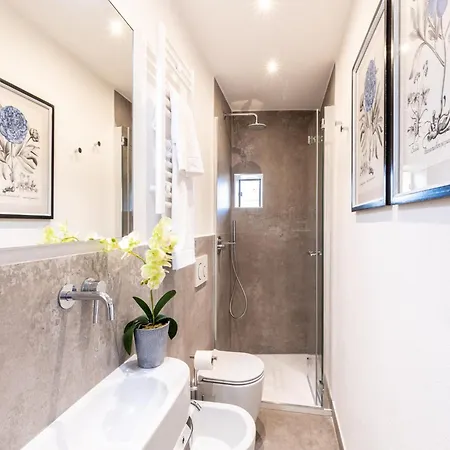 Apartman With Square Views Lucca