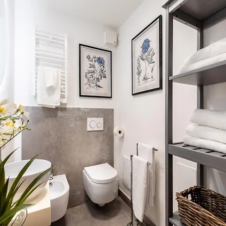 Apartman With Square Views *