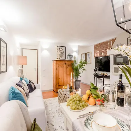 Apartman With Square Views *